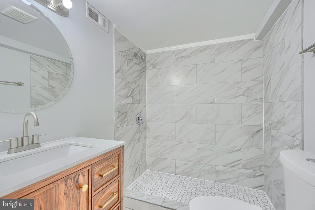 Image 48 of property listing at 3802 FERNHILL AVE, Baltimore, MD 21215