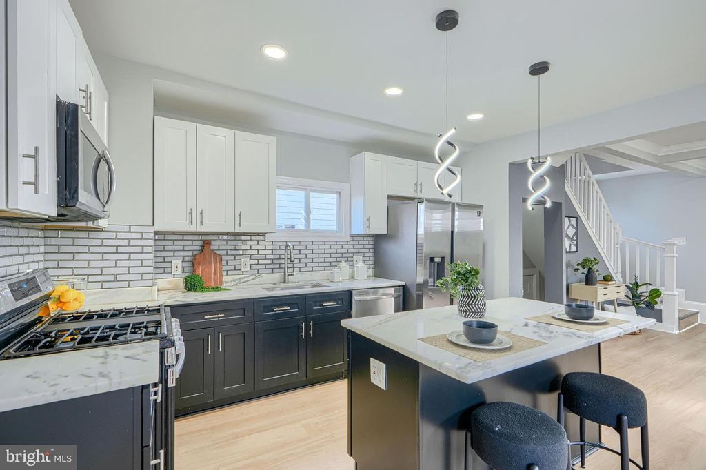 Image 5 of property listing at 3802 FERNHILL AVE, Baltimore, MD 21215