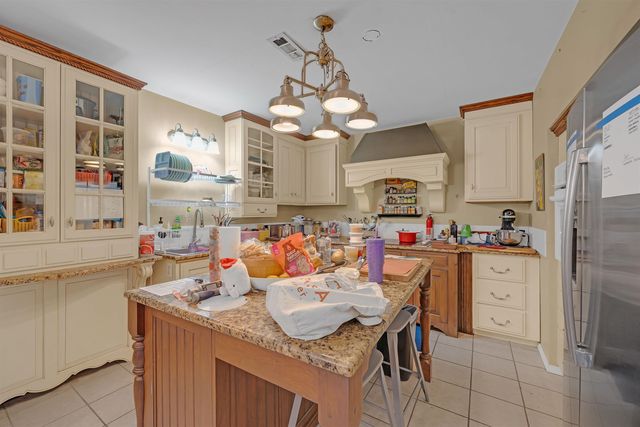 1927 W Mccormick Ave, Wichita, KS 67213