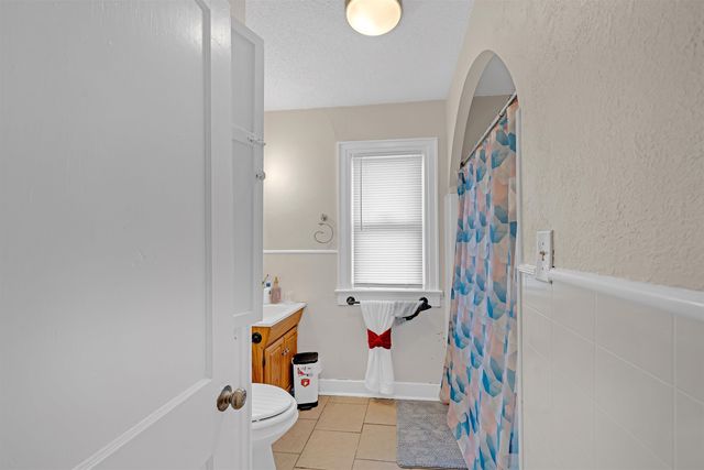 1927 W Mccormick Ave, Wichita, KS 67213