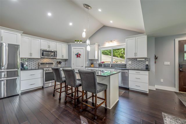 9137 Maltby Road, Green Oak Township, MI 48116