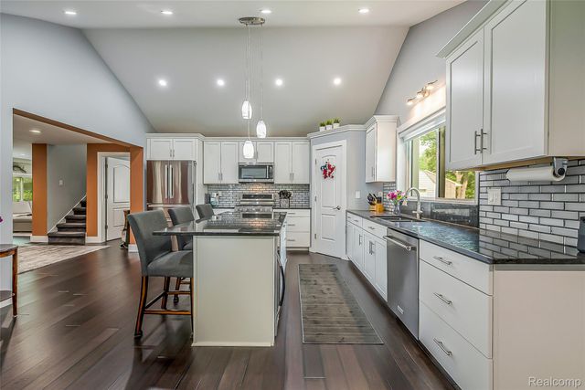 9137 Maltby Road, Green Oak Township, MI 48116