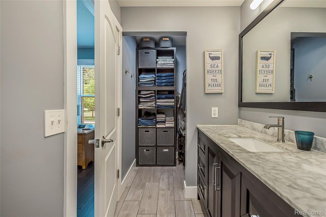 9137 Maltby Road, Green Oak Township, MI 48116