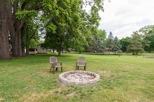 9137 Maltby Road, Green Oak Township, MI 48116