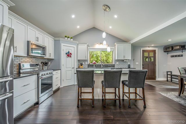 9137 Maltby Road, Green Oak Township, MI 48116