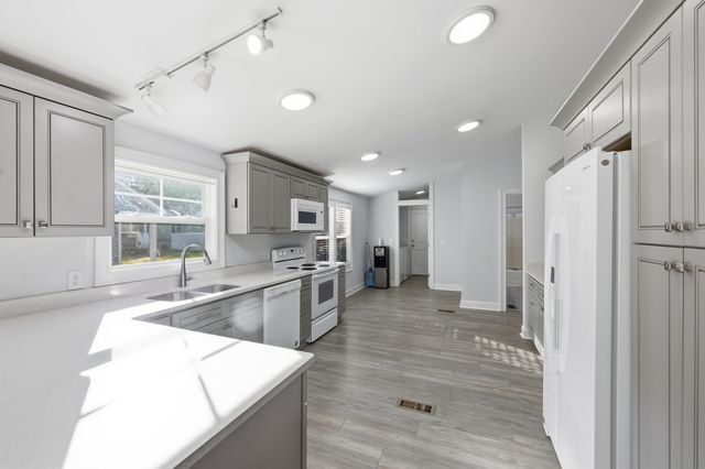 24 Samy Ln., Pawleys Island, SC 29585