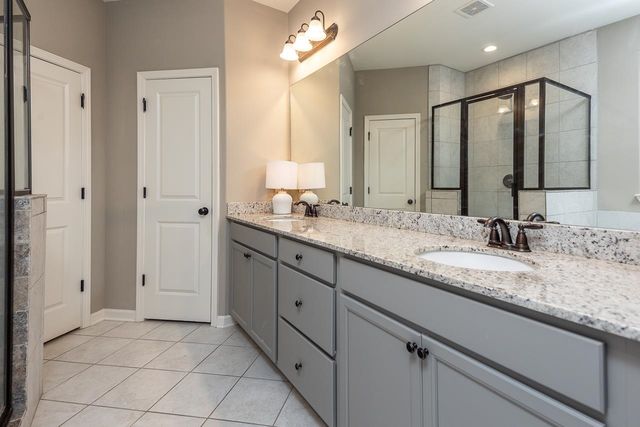 300 CHEROKEE CIR, Oakland, TN 38060