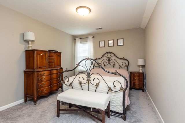 300 CHEROKEE CIR, Oakland, TN 38060