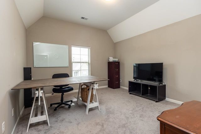 300 CHEROKEE CIR, Oakland, TN 38060