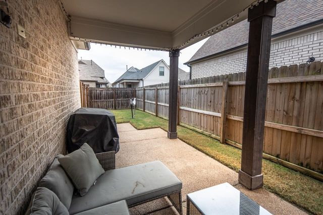 300 CHEROKEE CIR, Oakland, TN 38060
