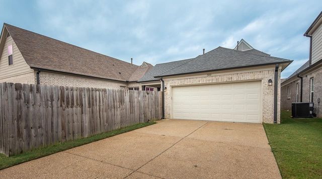 300 CHEROKEE CIR, Oakland, TN 38060