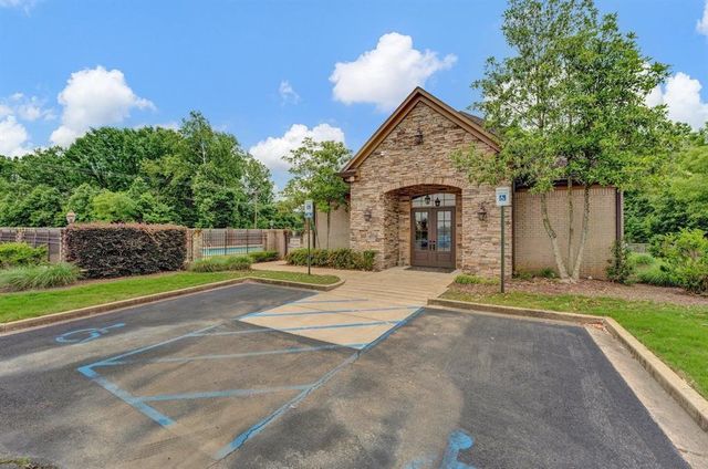 300 CHEROKEE CIR, Oakland, TN 38060