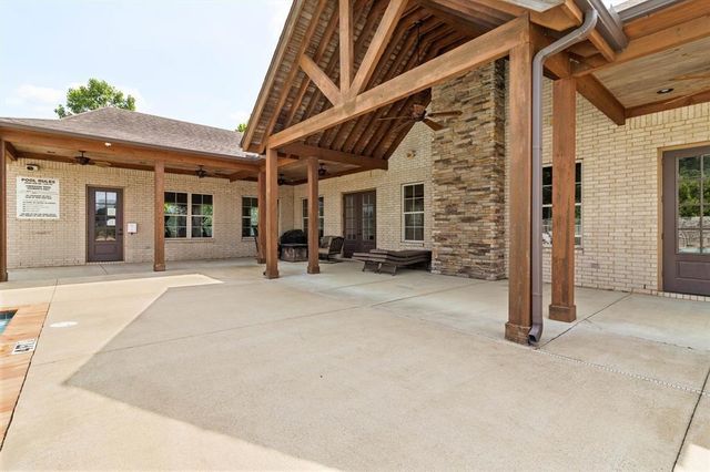 300 CHEROKEE CIR, Oakland, TN 38060
