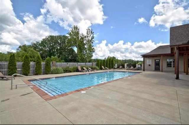 300 CHEROKEE CIR, Oakland, TN 38060
