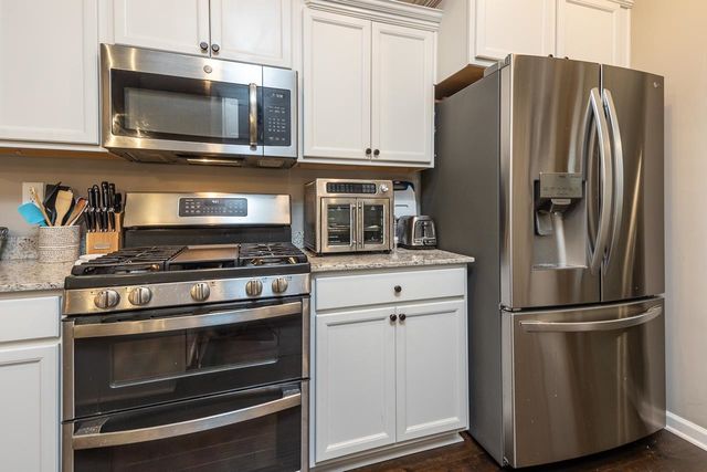 300 CHEROKEE CIR, Oakland, TN 38060