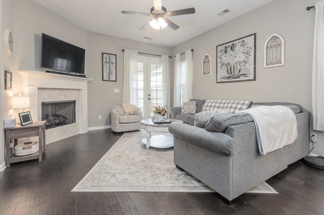 300 CHEROKEE CIR, Oakland, TN 38060