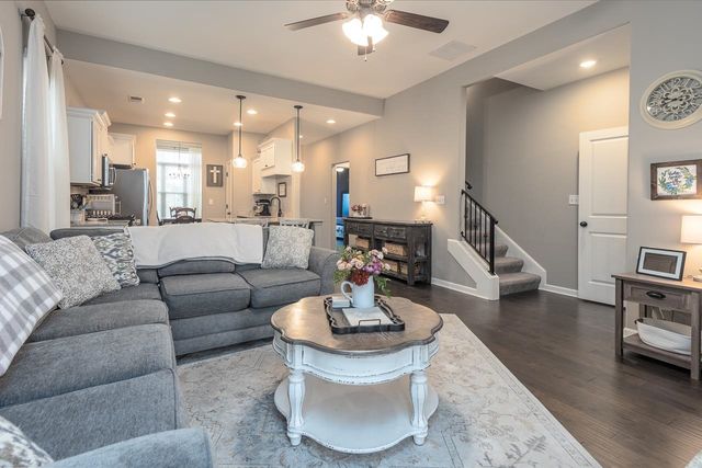 300 CHEROKEE CIR, Oakland, TN 38060