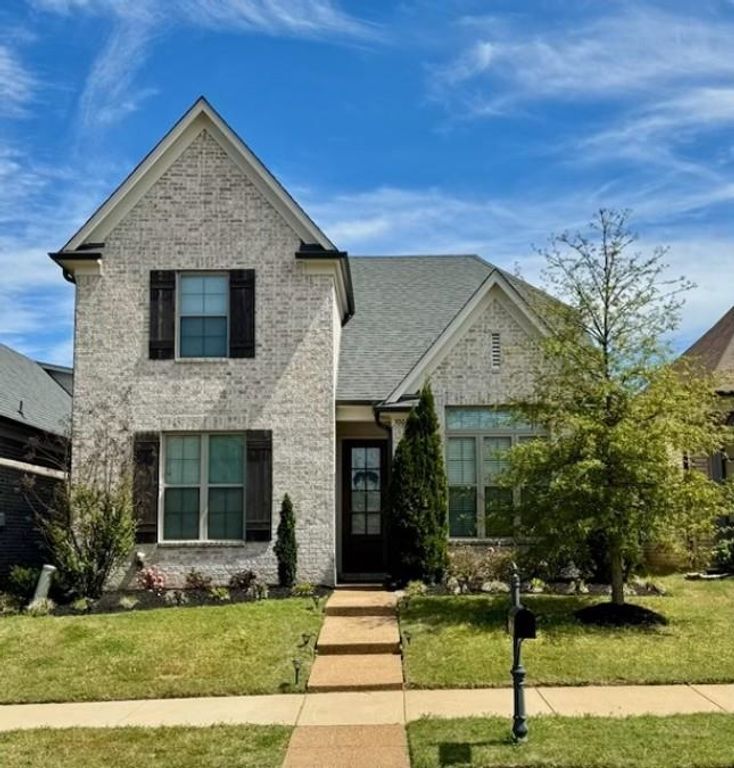 300 CHEROKEE CIR, Oakland, TN 38060