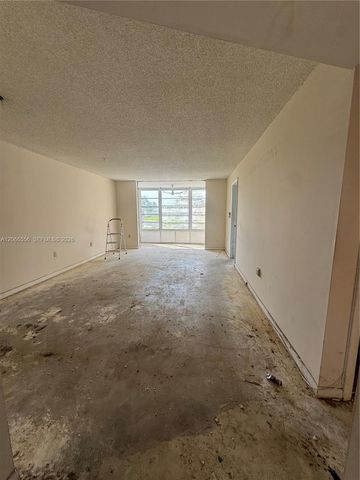 8325 Sunrise Lakes Boulevard 112, Sunrise, FL 33322