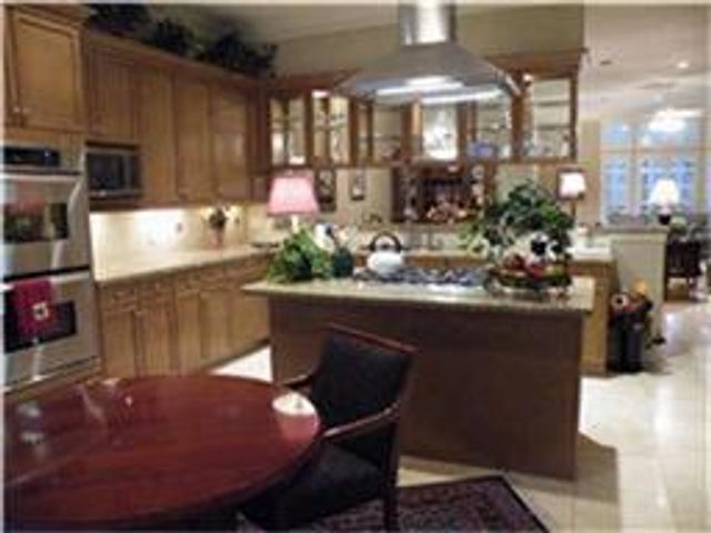 1044 Memorial Village Drive, Houston, TX 77024