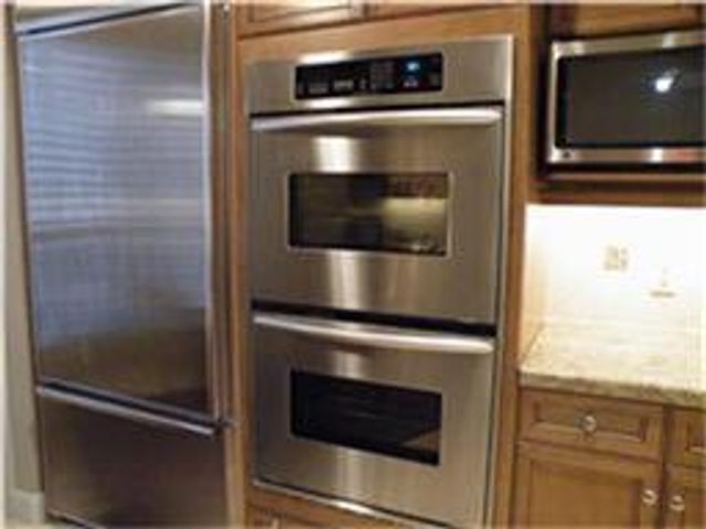 1044 Memorial Village Drive, Houston, TX 77024