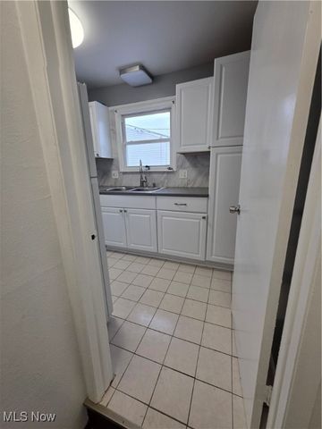 860 Jamestown Avenue, Elyria, OH 44035