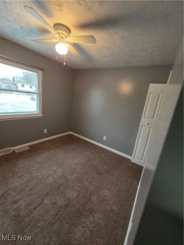 860 Jamestown Avenue, Elyria, OH 44035