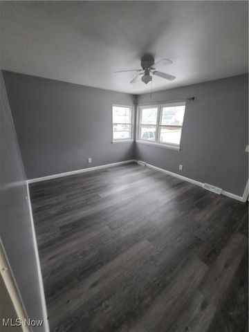 860 Jamestown Avenue, Elyria, OH 44035