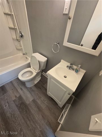 860 Jamestown Avenue, Elyria, OH 44035