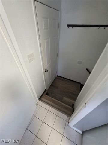 860 Jamestown Avenue, Elyria, OH 44035