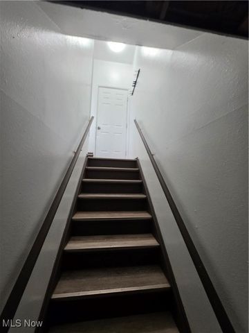 860 Jamestown Avenue, Elyria, OH 44035