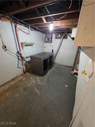 860 Jamestown Avenue, Elyria, OH 44035