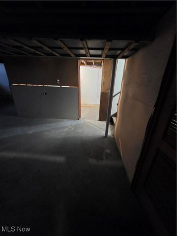 860 Jamestown Avenue, Elyria, OH 44035