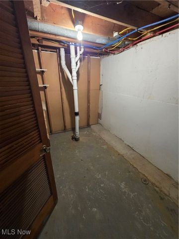 860 Jamestown Avenue, Elyria, OH 44035