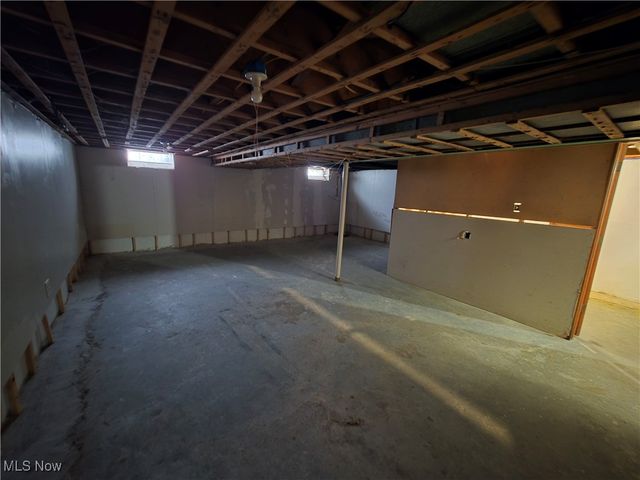 860 Jamestown Avenue, Elyria, OH 44035