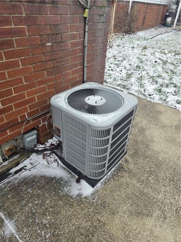 860 Jamestown Avenue, Elyria, OH 44035