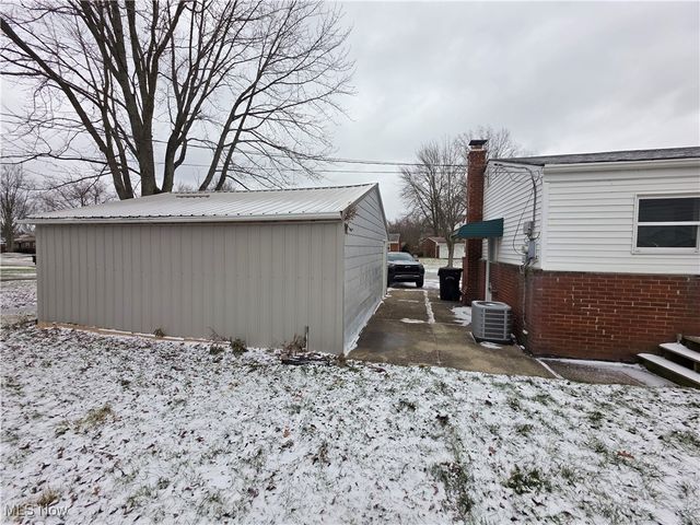 860 Jamestown Avenue, Elyria, OH 44035