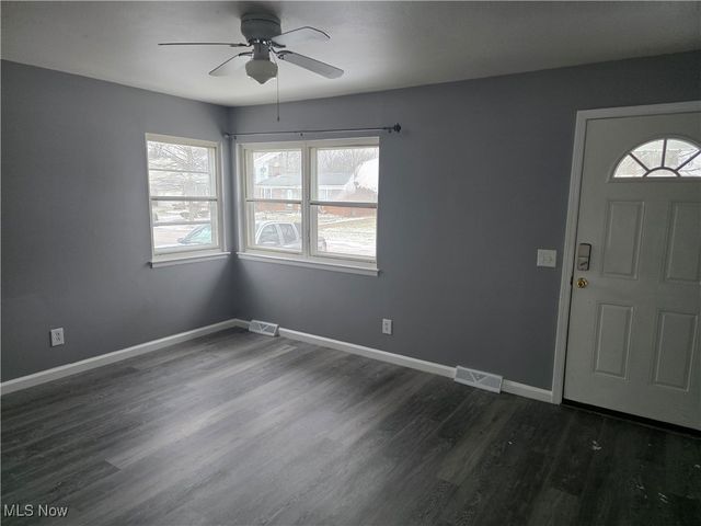 860 Jamestown Avenue, Elyria, OH 44035