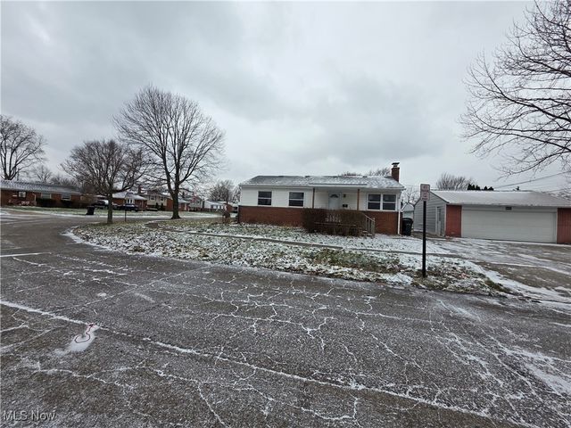 860 Jamestown Avenue, Elyria, OH 44035