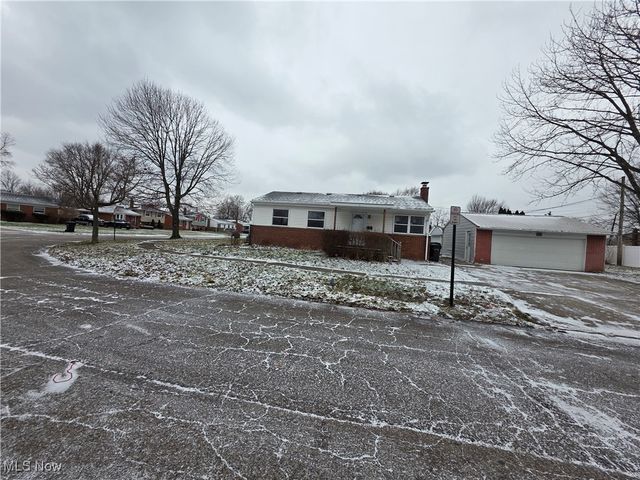 860 Jamestown Avenue, Elyria, OH 44035