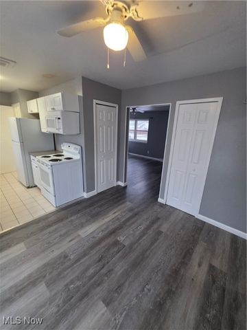 860 Jamestown Avenue, Elyria, OH 44035