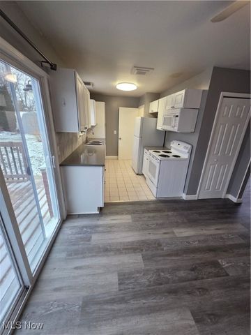 860 Jamestown Avenue, Elyria, OH 44035