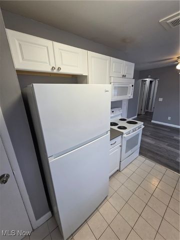 860 Jamestown Avenue, Elyria, OH 44035