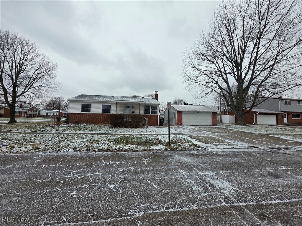 860 Jamestown Avenue, Elyria, OH 44035