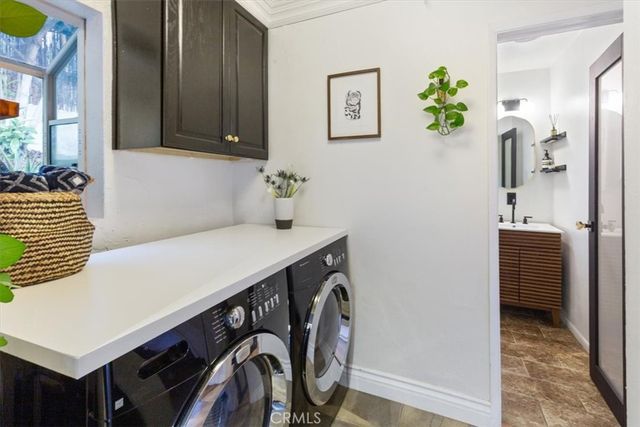 2207 - 2209 Apex Avenue, Los Angeles, CA 90039