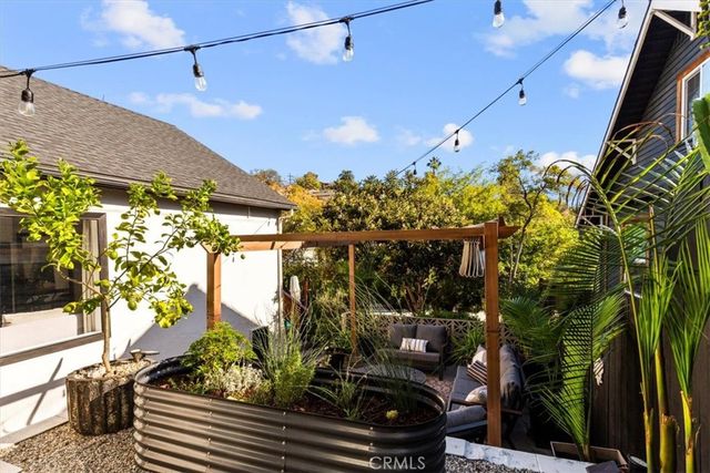 2207 - 2209 Apex Avenue, Los Angeles, CA 90039