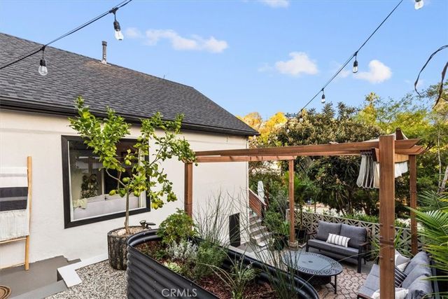 2207 - 2209 Apex Avenue, Los Angeles, CA 90039