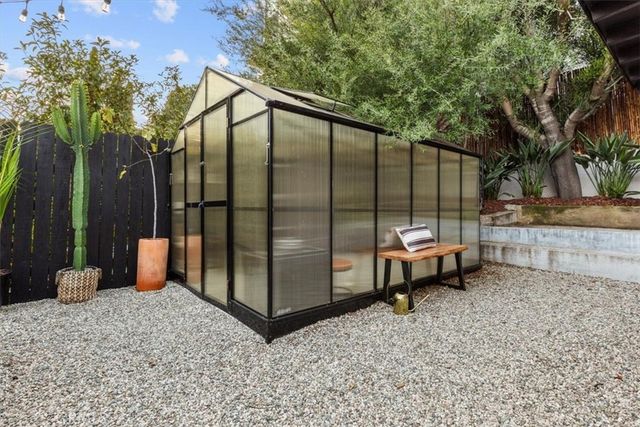 2207 - 2209 Apex Avenue, Los Angeles, CA 90039