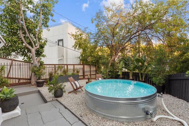 2207 - 2209 Apex Avenue, Los Angeles, CA 90039