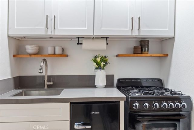 2207 - 2209 Apex Avenue, Los Angeles, CA 90039